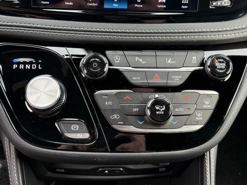 Chrysler Pacifica Vehicle Full-screen Gallery Image 28