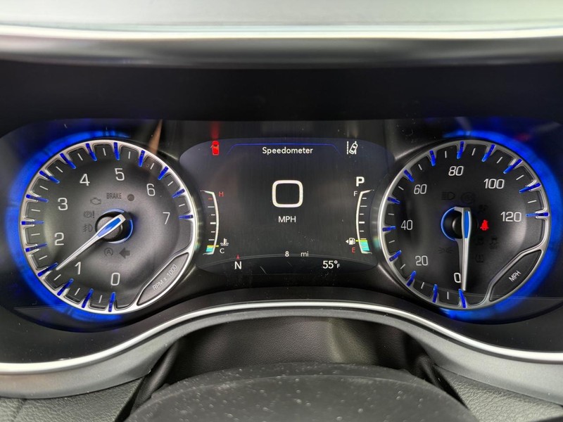 Chrysler Pacifica Vehicle Full-screen Gallery Image 31