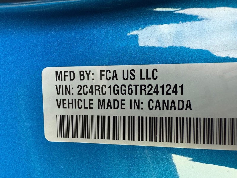 Chrysler Pacifica Vehicle Full-screen Gallery Image 34