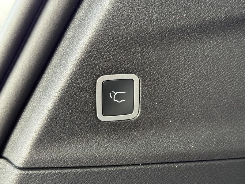 Chrysler Pacifica Vehicle Full-screen Gallery Image 8