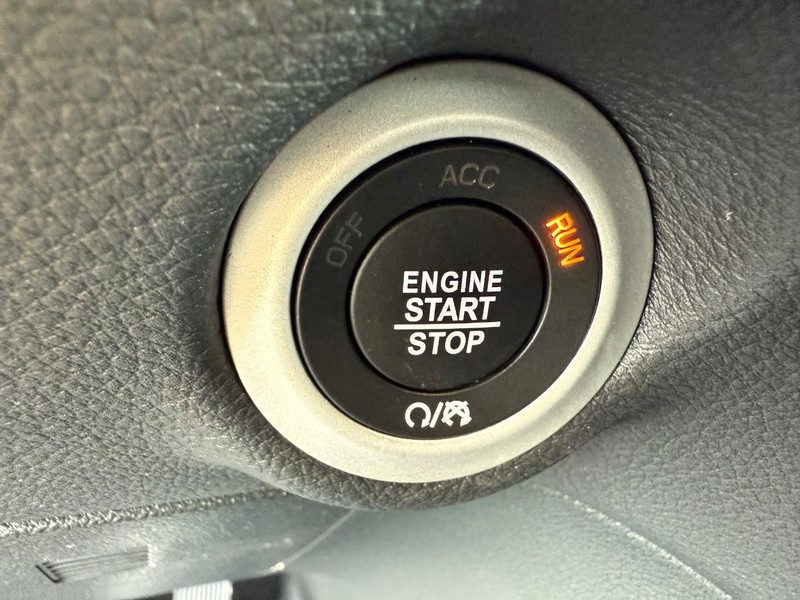 Chrysler Pacifica Vehicle Full-screen Gallery Image 24