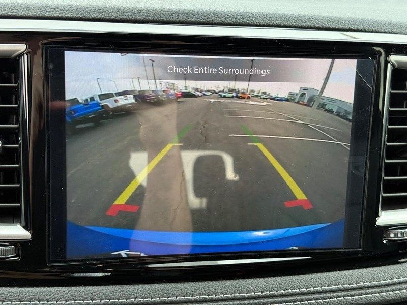 Chrysler Pacifica Vehicle Full-screen Gallery Image 26