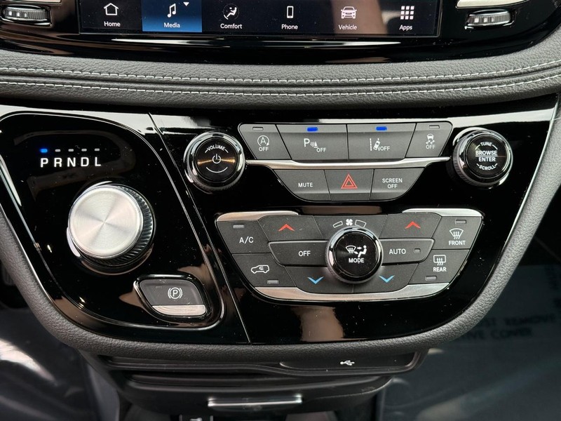 Chrysler Pacifica Vehicle Full-screen Gallery Image 27