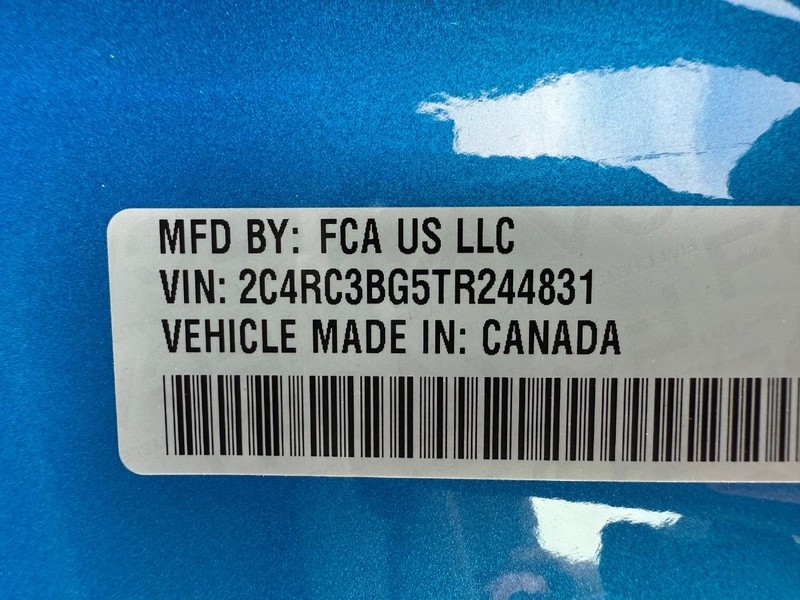 Chrysler Pacifica Vehicle Full-screen Gallery Image 33