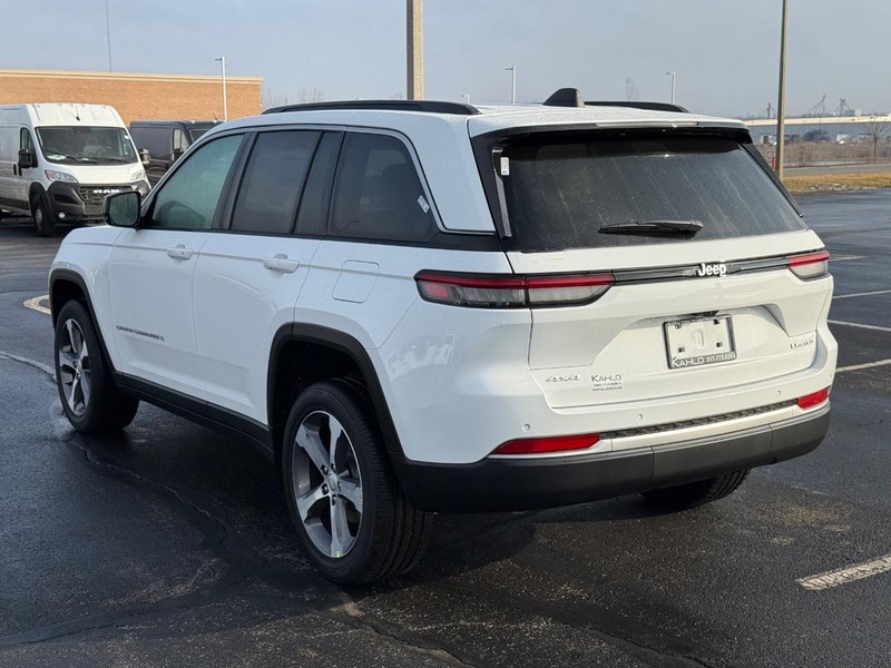 Jeep Grand Cherokee Vehicle Full-screen Gallery Image 5