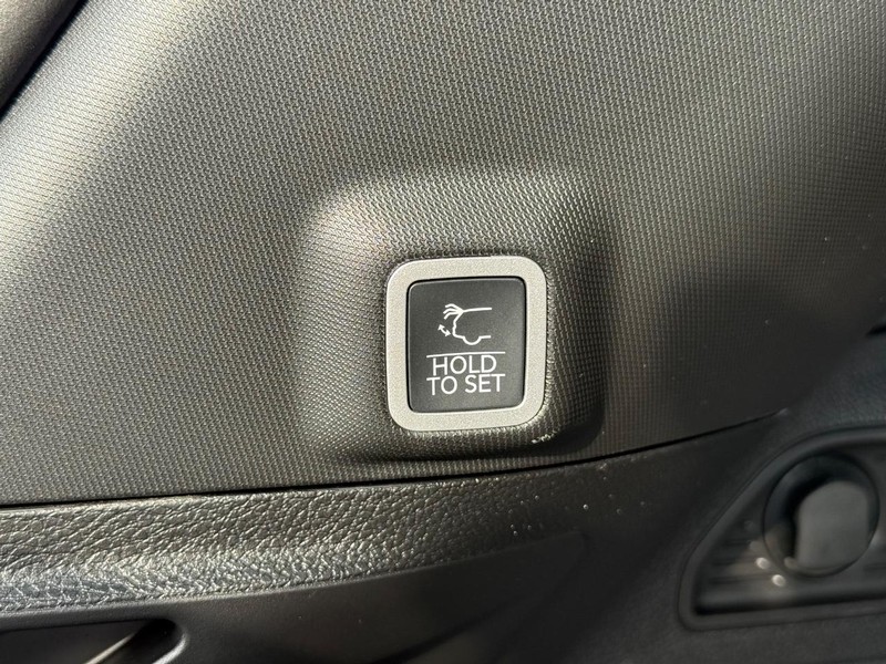 Jeep Grand Cherokee Vehicle Full-screen Gallery Image 8