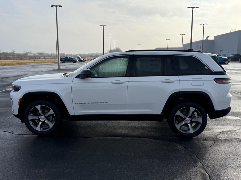 Jeep Grand Cherokee Vehicle Full-screen Gallery Image 9