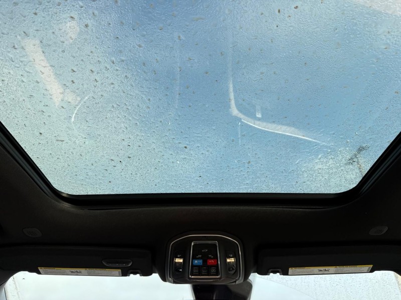 Jeep Grand Cherokee Vehicle Full-screen Gallery Image 14