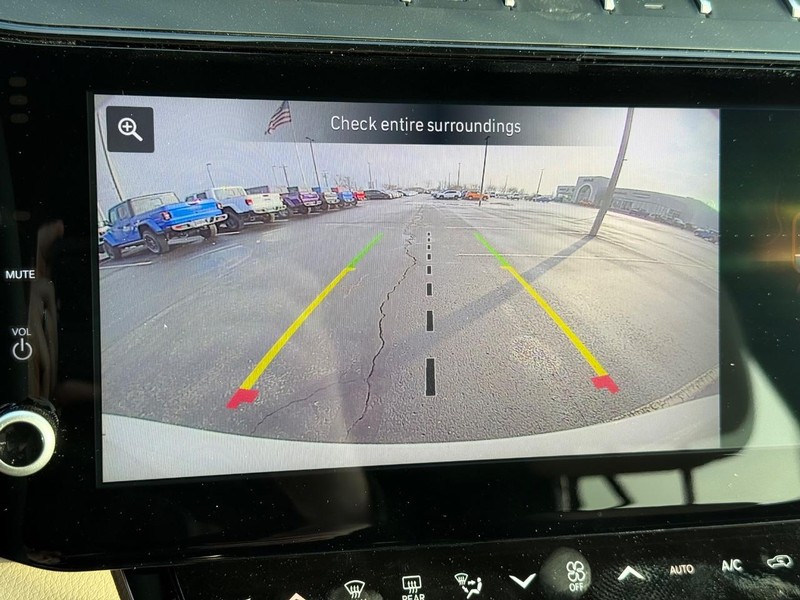 Jeep Grand Cherokee Vehicle Full-screen Gallery Image 26