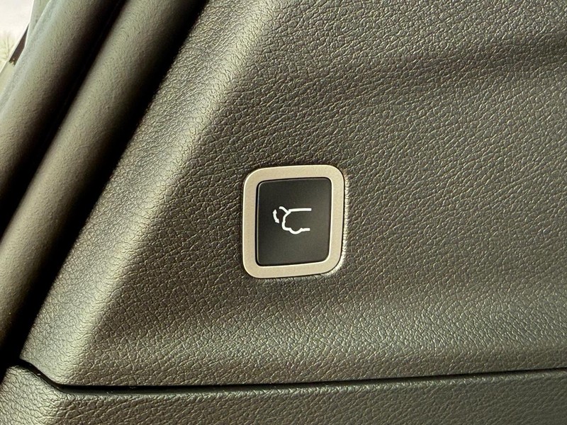 Chrysler Pacifica Vehicle Full-screen Gallery Image 8