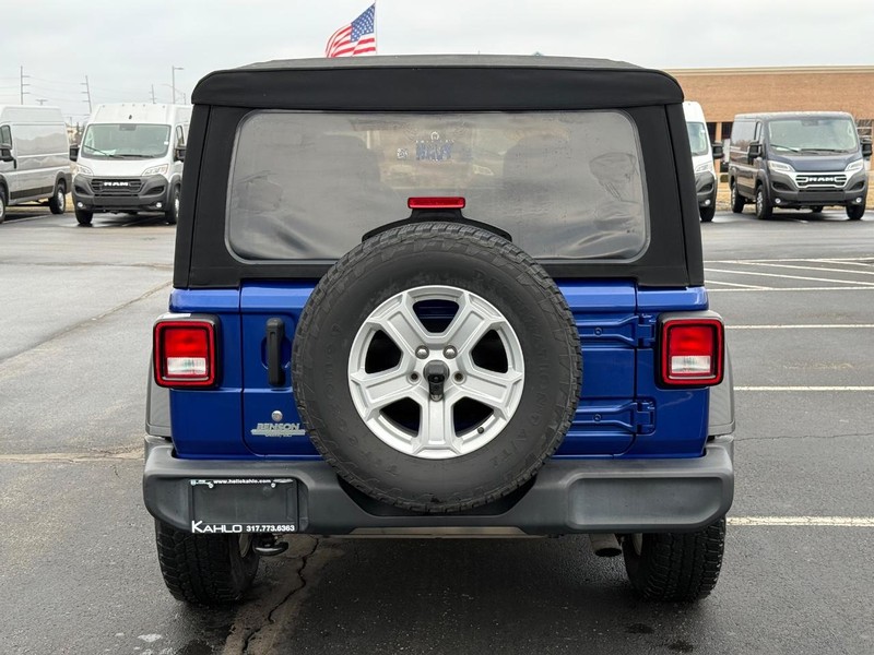 Jeep Wrangler Unlimited Vehicle Full-screen Gallery Image 4