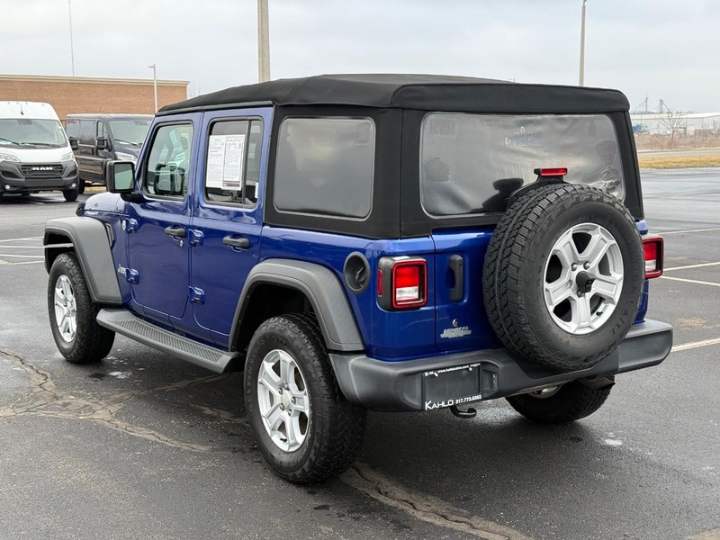 Jeep Wrangler Unlimited Vehicle Full-screen Gallery Image 5