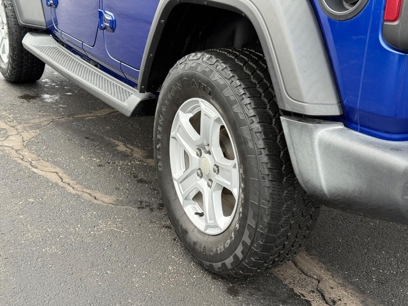 Jeep Wrangler Unlimited Vehicle Full-screen Gallery Image 6