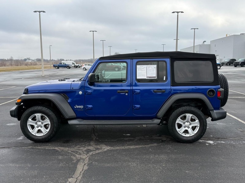 Jeep Wrangler Unlimited Vehicle Full-screen Gallery Image 8