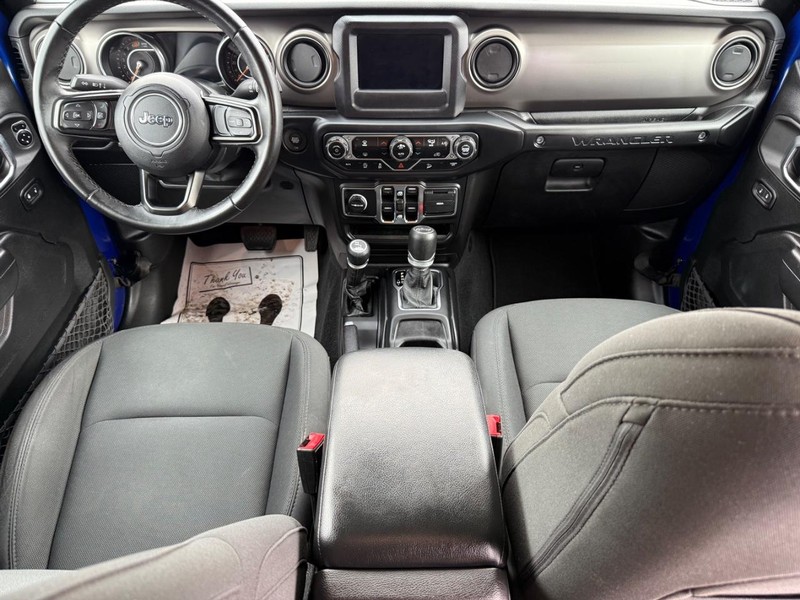 Jeep Wrangler Unlimited Vehicle Full-screen Gallery Image 13