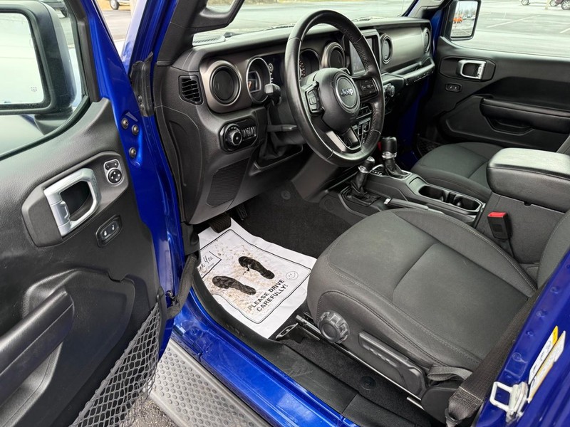 Jeep Wrangler Unlimited Vehicle Full-screen Gallery Image 17