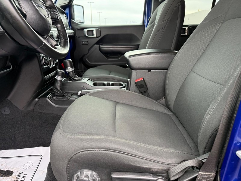 Jeep Wrangler Unlimited Vehicle Full-screen Gallery Image 18