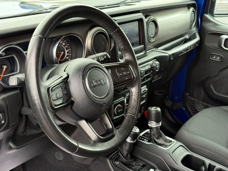 Jeep Wrangler Unlimited Vehicle Full-screen Gallery Image 19