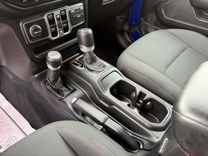 Jeep Wrangler Unlimited Vehicle Full-screen Gallery Image 27