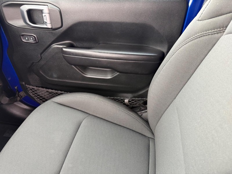 Jeep Wrangler Unlimited Vehicle Full-screen Gallery Image 28