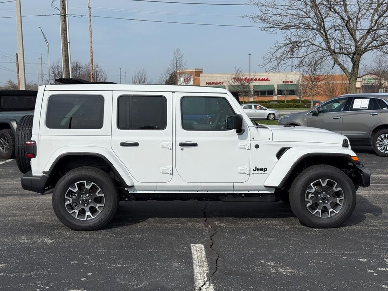 Jeep Wrangler Vehicle Full-screen Gallery Image 2