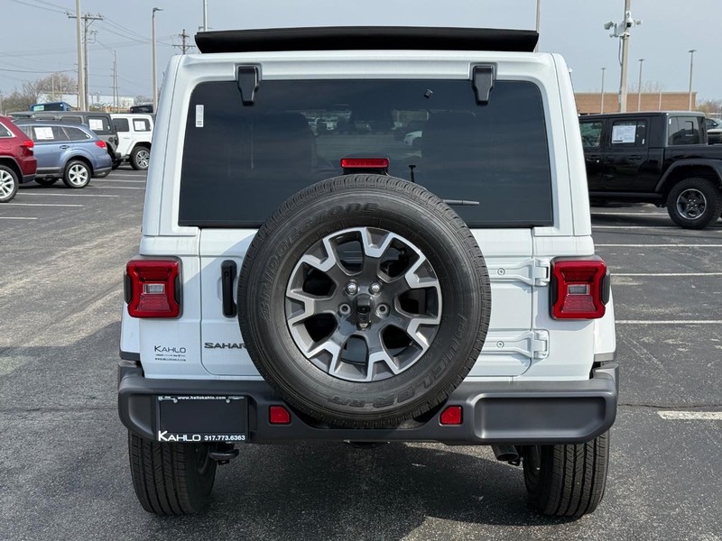 Jeep Wrangler Vehicle Full-screen Gallery Image 4