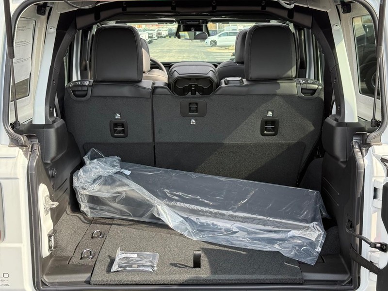 Jeep Wrangler Vehicle Full-screen Gallery Image 7