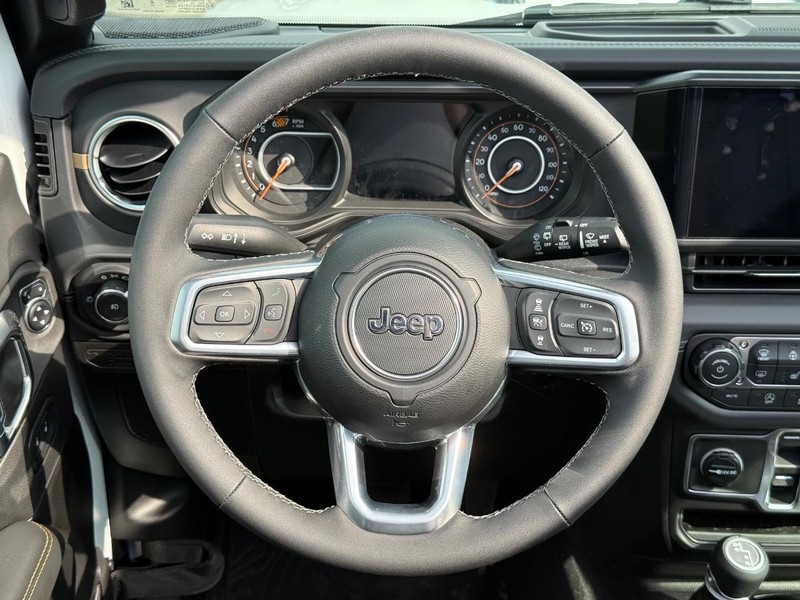 Jeep Wrangler Vehicle Full-screen Gallery Image 14