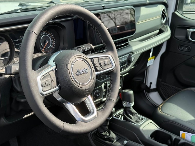 Jeep Wrangler Vehicle Full-screen Gallery Image 19