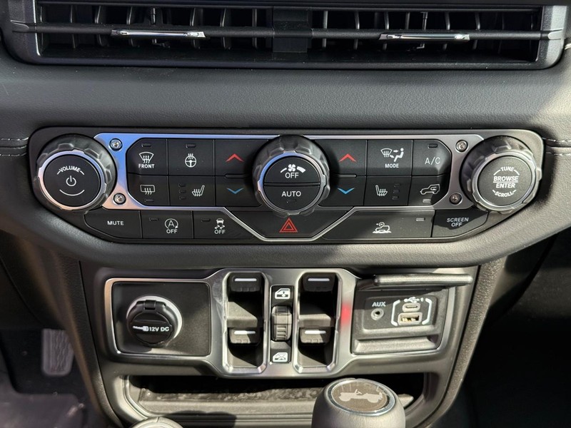 Jeep Wrangler Vehicle Full-screen Gallery Image 26