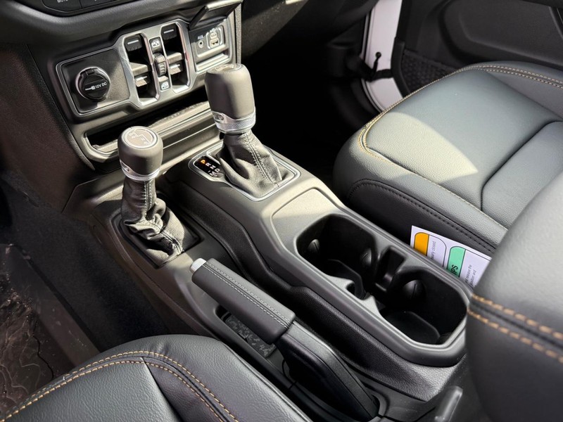 Jeep Wrangler Vehicle Full-screen Gallery Image 27