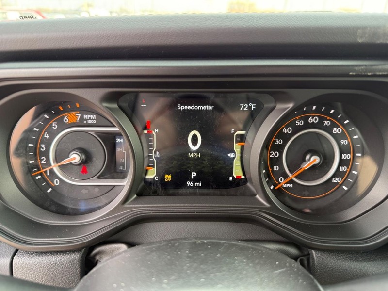Jeep Wrangler Vehicle Full-screen Gallery Image 30