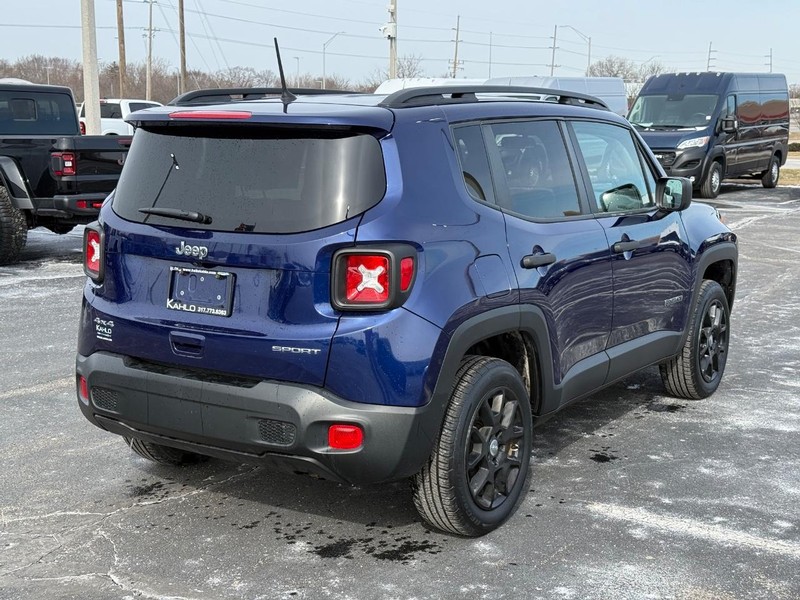 Jeep Renegade Vehicle Full-screen Gallery Image 3