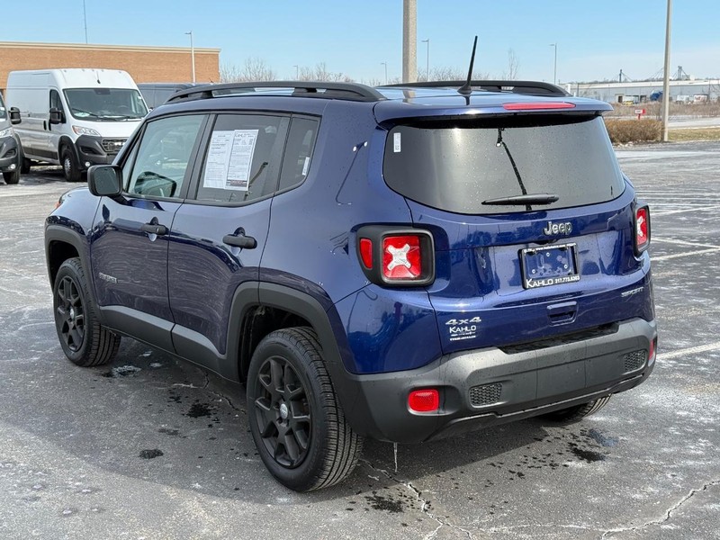 Jeep Renegade Vehicle Full-screen Gallery Image 5