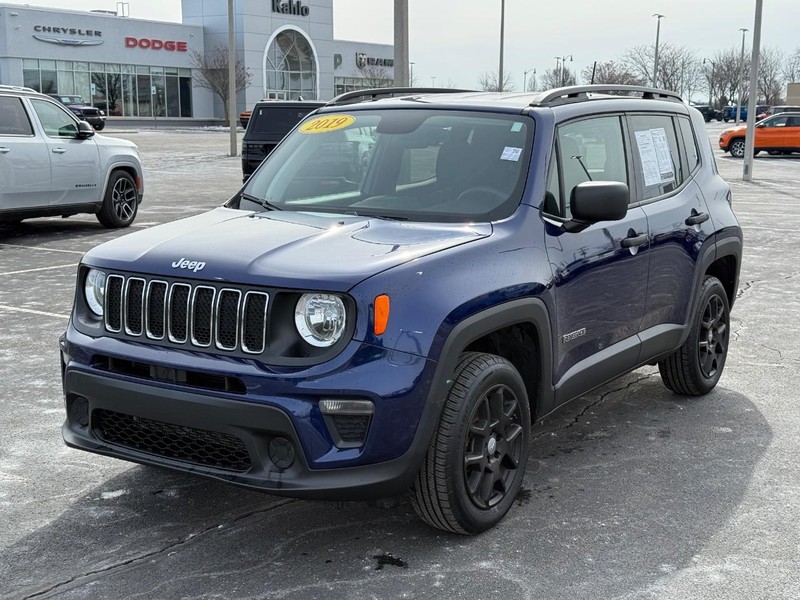 Jeep Renegade Vehicle Full-screen Gallery Image 9