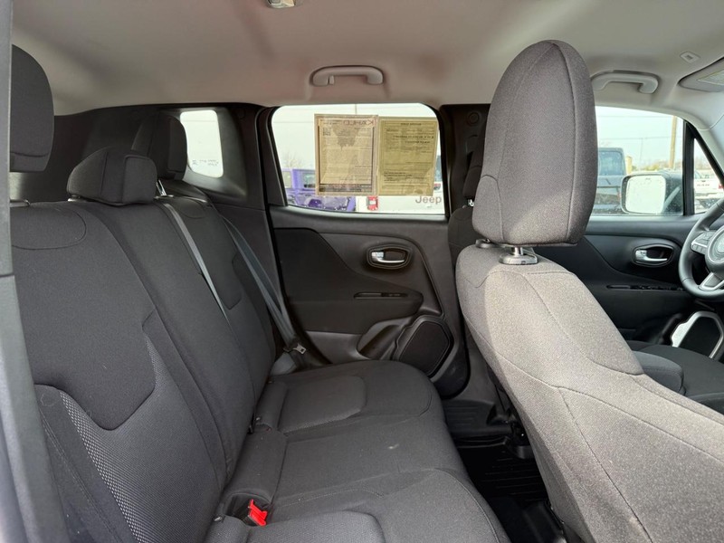 Jeep Renegade Vehicle Full-screen Gallery Image 11