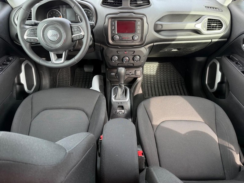 Jeep Renegade Vehicle Full-screen Gallery Image 13