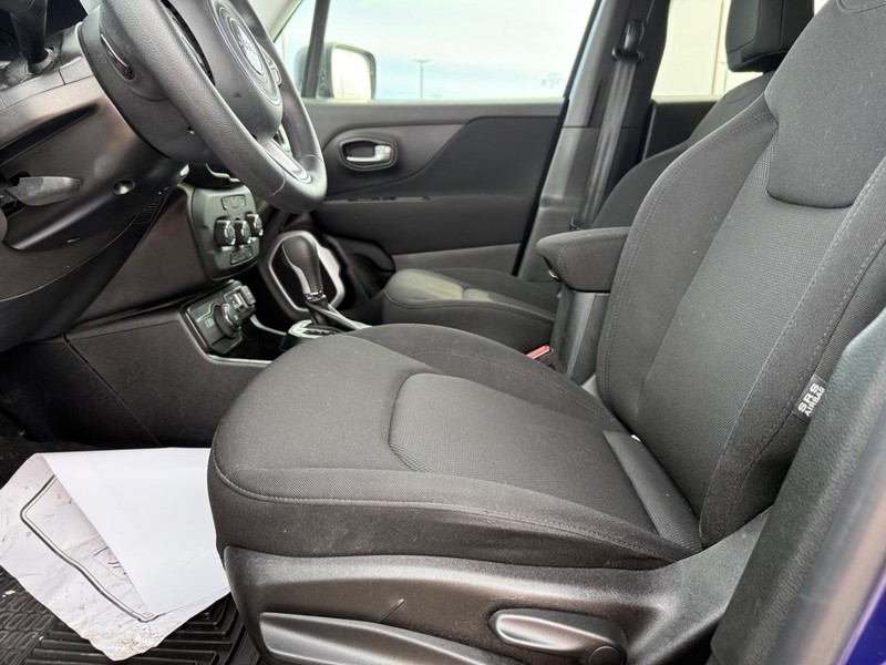 Jeep Renegade Vehicle Full-screen Gallery Image 18