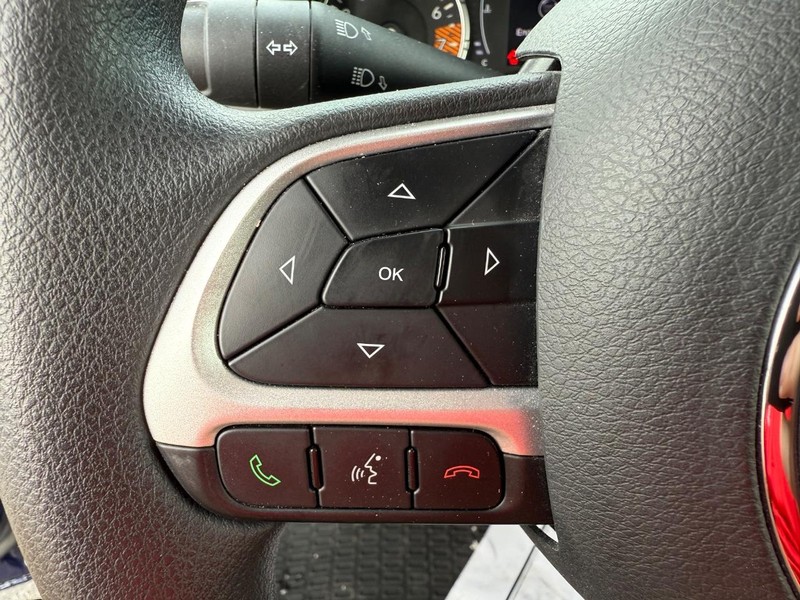 Jeep Renegade Vehicle Full-screen Gallery Image 20