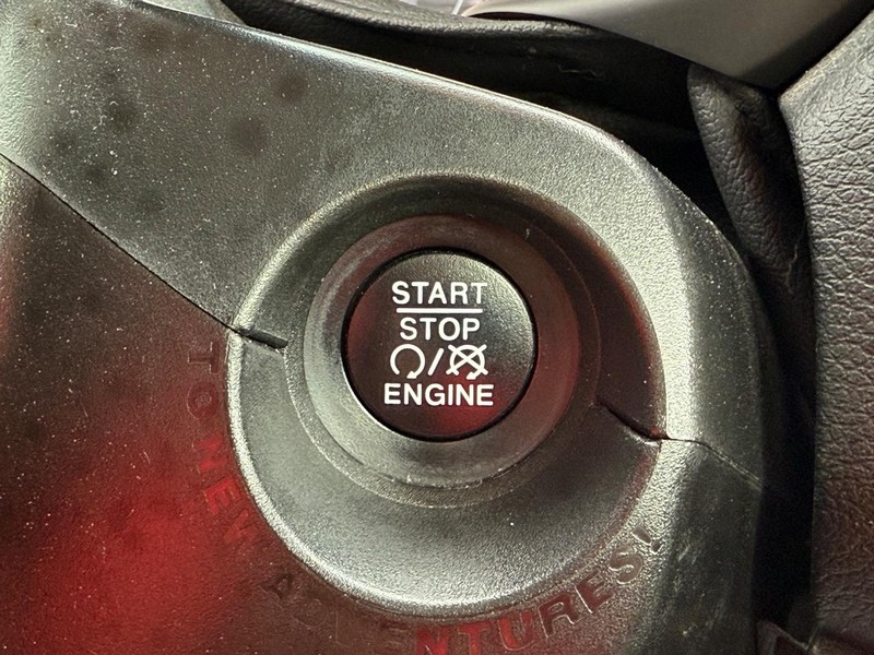 Jeep Renegade Vehicle Full-screen Gallery Image 22