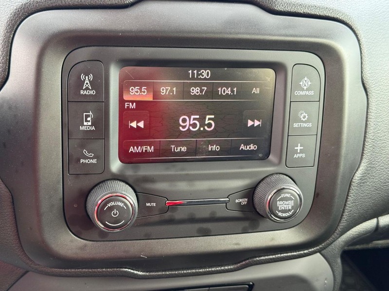 Jeep Renegade Vehicle Full-screen Gallery Image 23