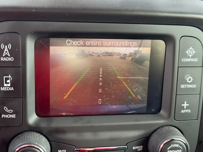 Jeep Renegade Vehicle Full-screen Gallery Image 24