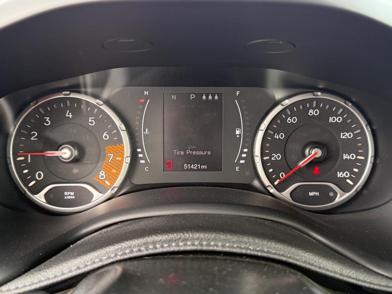 Jeep Renegade Vehicle Full-screen Gallery Image 28