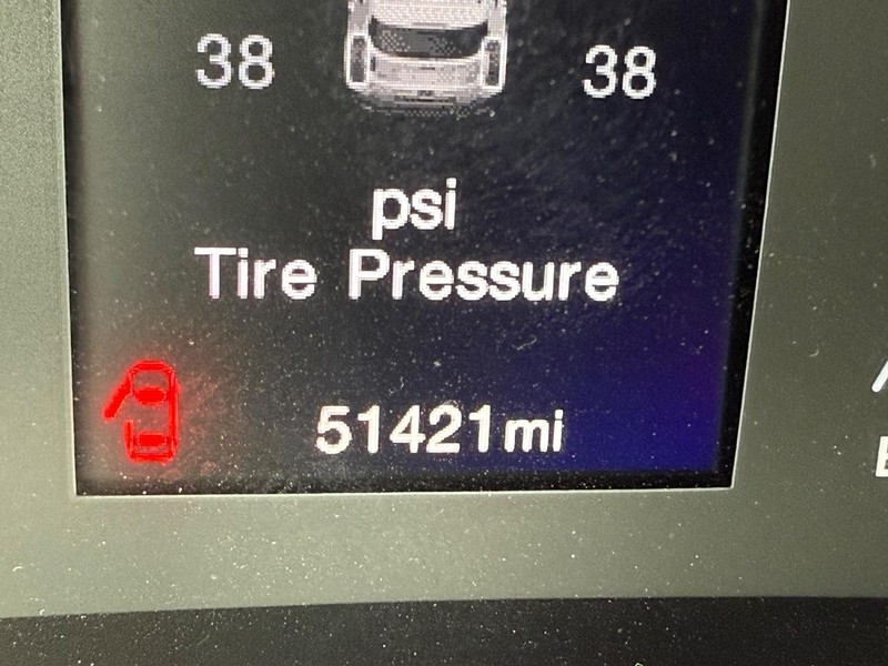 Jeep Renegade Vehicle Full-screen Gallery Image 29