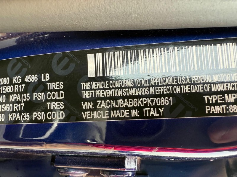 Jeep Renegade Vehicle Full-screen Gallery Image 31