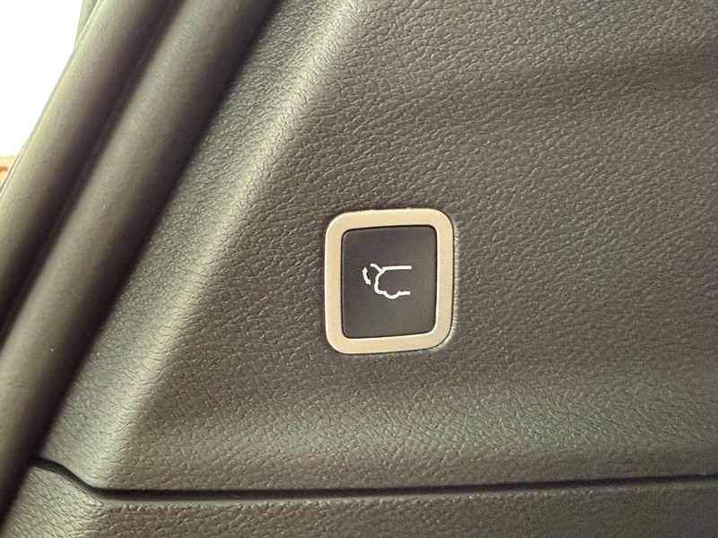 Chrysler Pacifica Vehicle Full-screen Gallery Image 8