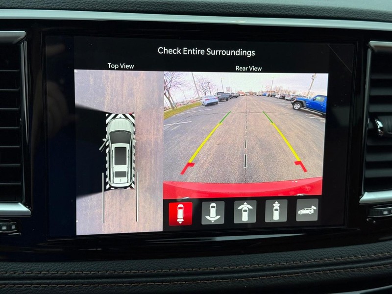 Chrysler Pacifica Vehicle Full-screen Gallery Image 27