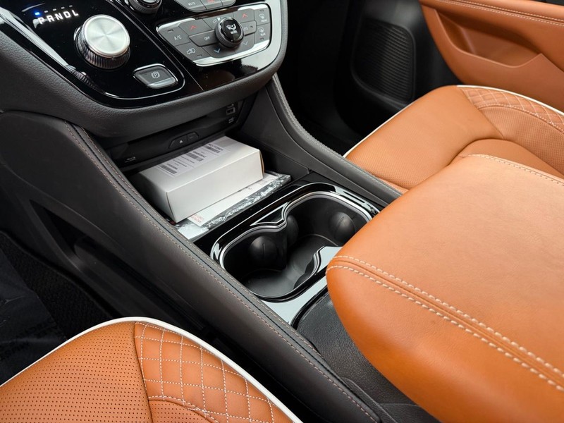 Chrysler Pacifica Vehicle Full-screen Gallery Image 29