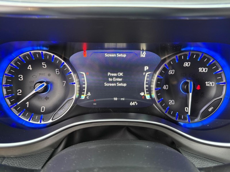 Chrysler Pacifica Vehicle Full-screen Gallery Image 31