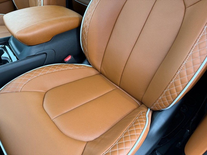 Chrysler Pacifica Vehicle Full-screen Gallery Image 33